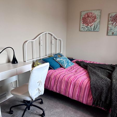 Best Garden House&3 Mins Bus Station Close C-Train&Free Parking YYC Exterior foto