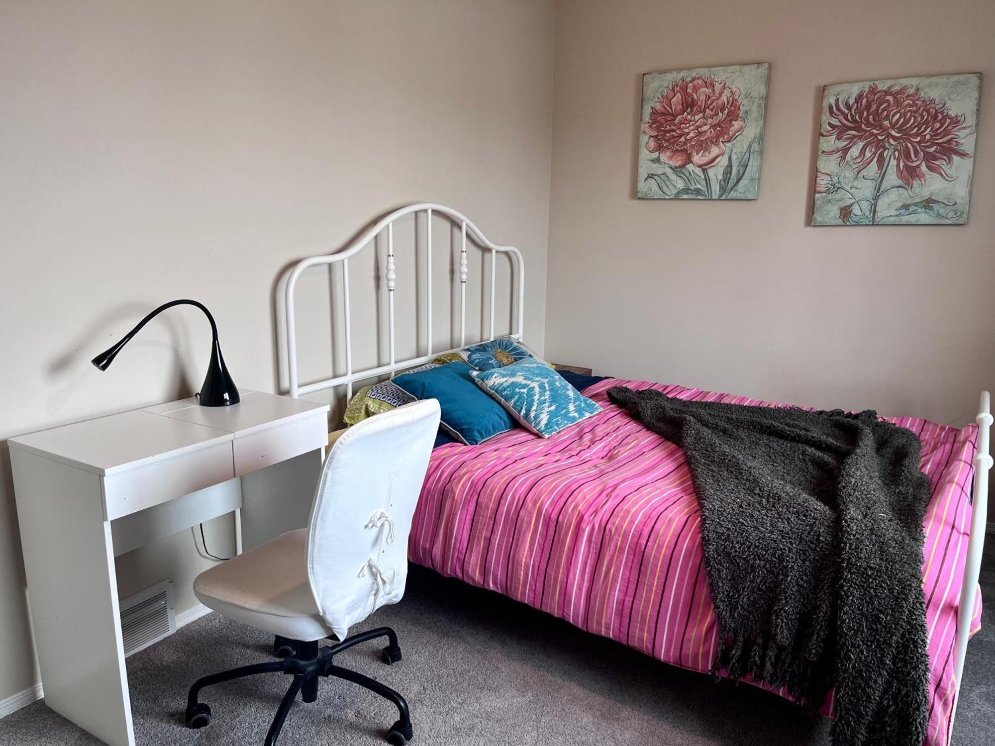 Best Garden House&3 Mins Bus Station Close C-Train&Free Parking YYC Exterior foto